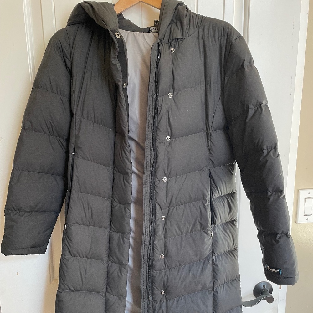 Women’s Moosejaw long puffy goose down jacket